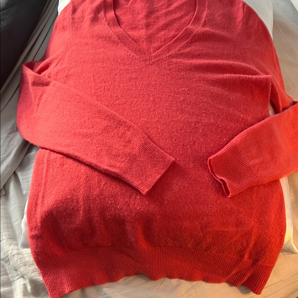 Ann Taylor cashmere  V-Neck Sweater in Bold Red